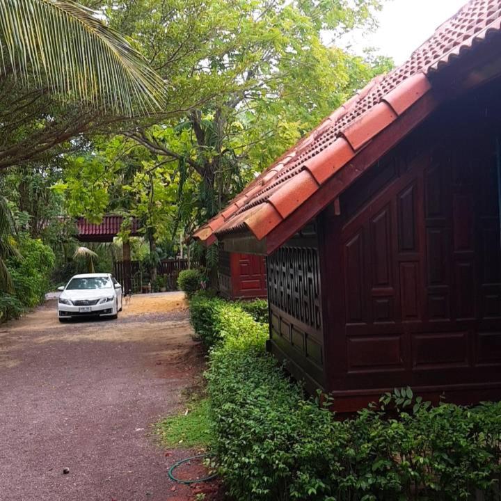 Ruenthai Ampawa - Housity