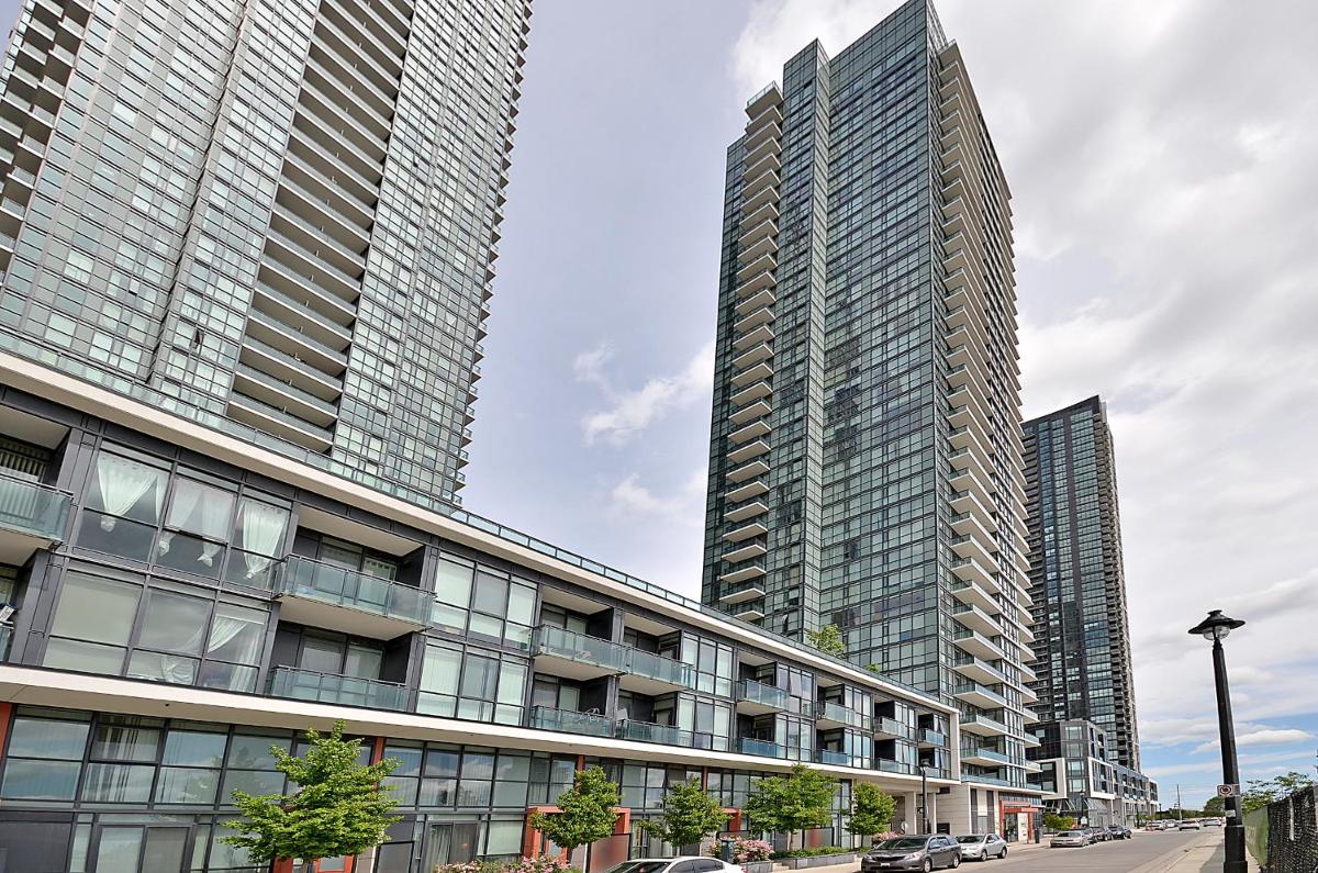 Royal Stays Furnished Apartments - Missisauga City Centre - Housity