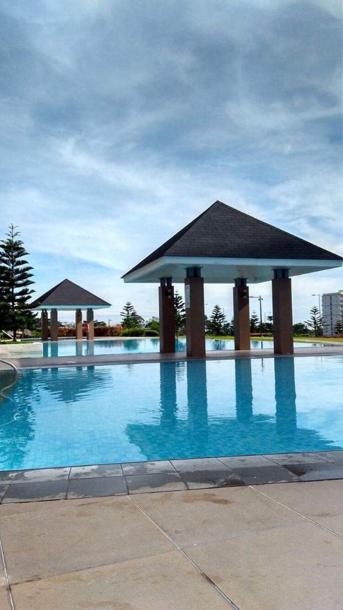Ron's Condo Overlooking the Lake - Hizvo
