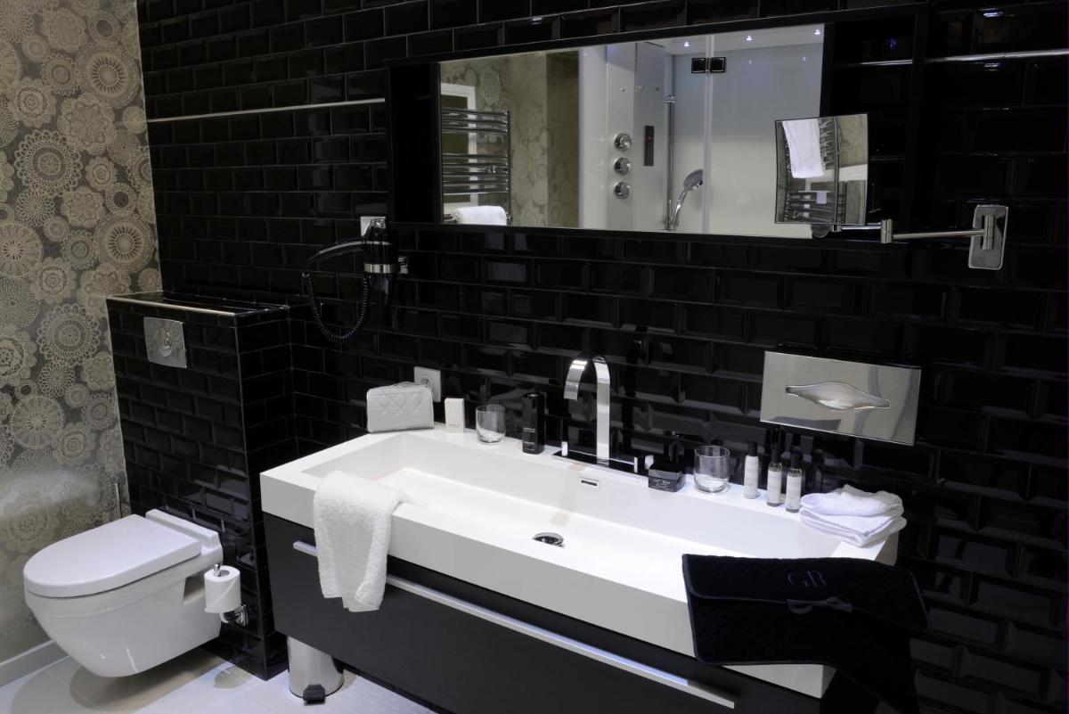 Salle de bains dans l'établissement Art Hotel
