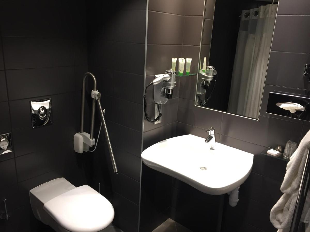 Salle de bains dans l'établissement Holiday Inn Dijon Toison D'or by IHG