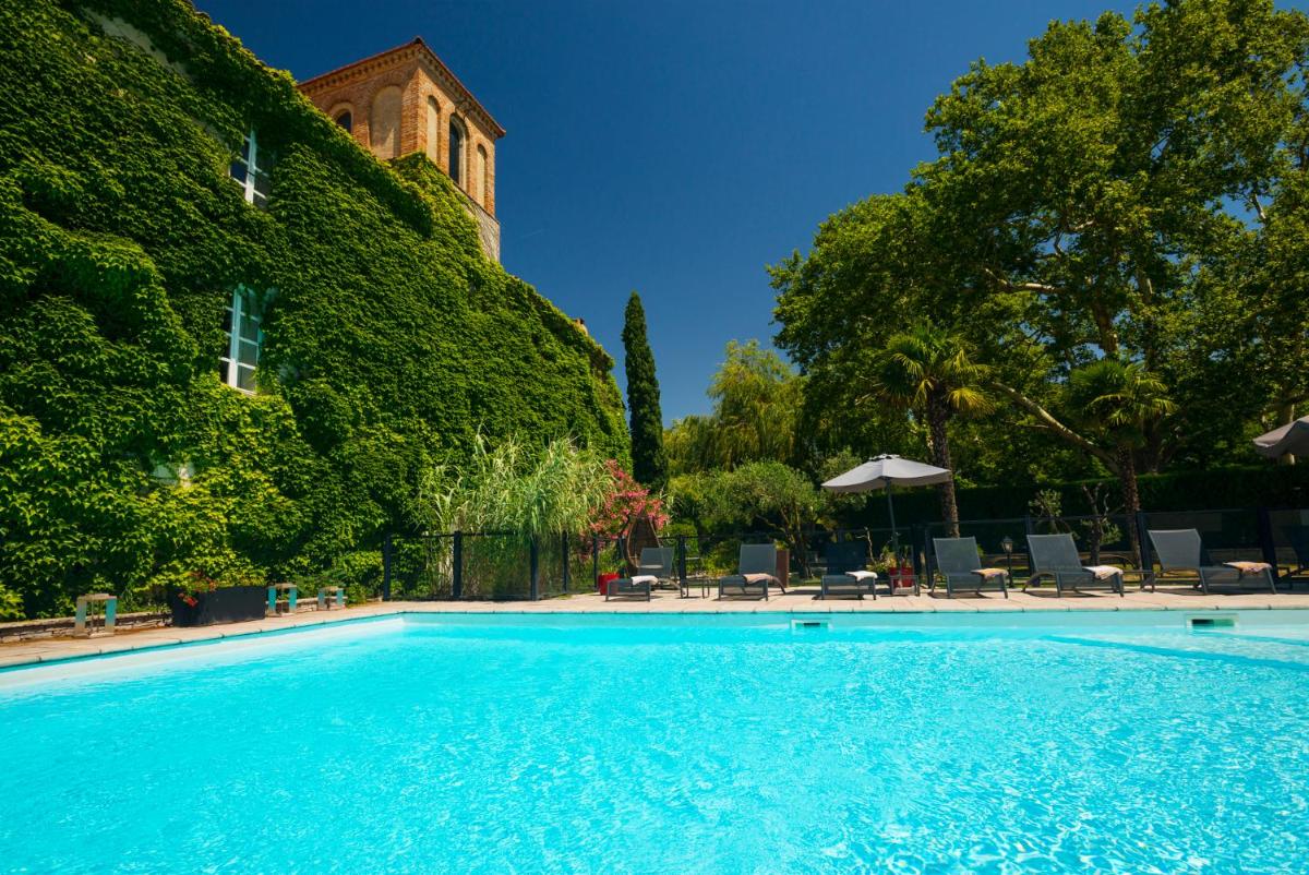 Piscine de l'établissement Le Domaine Du Colombier ou située à proximité