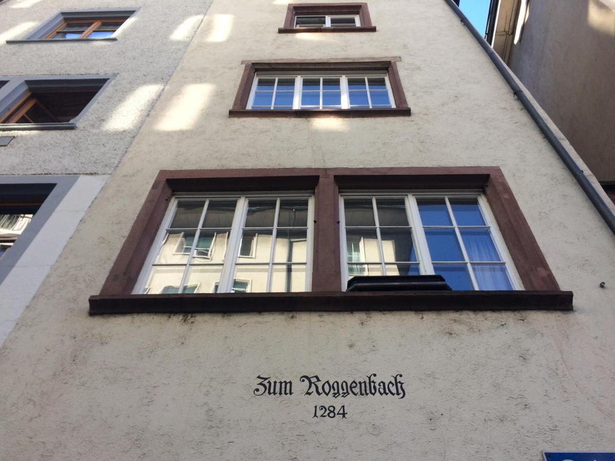 In Swiss Home - Rathaus from 1284 historical Apartment - Housity