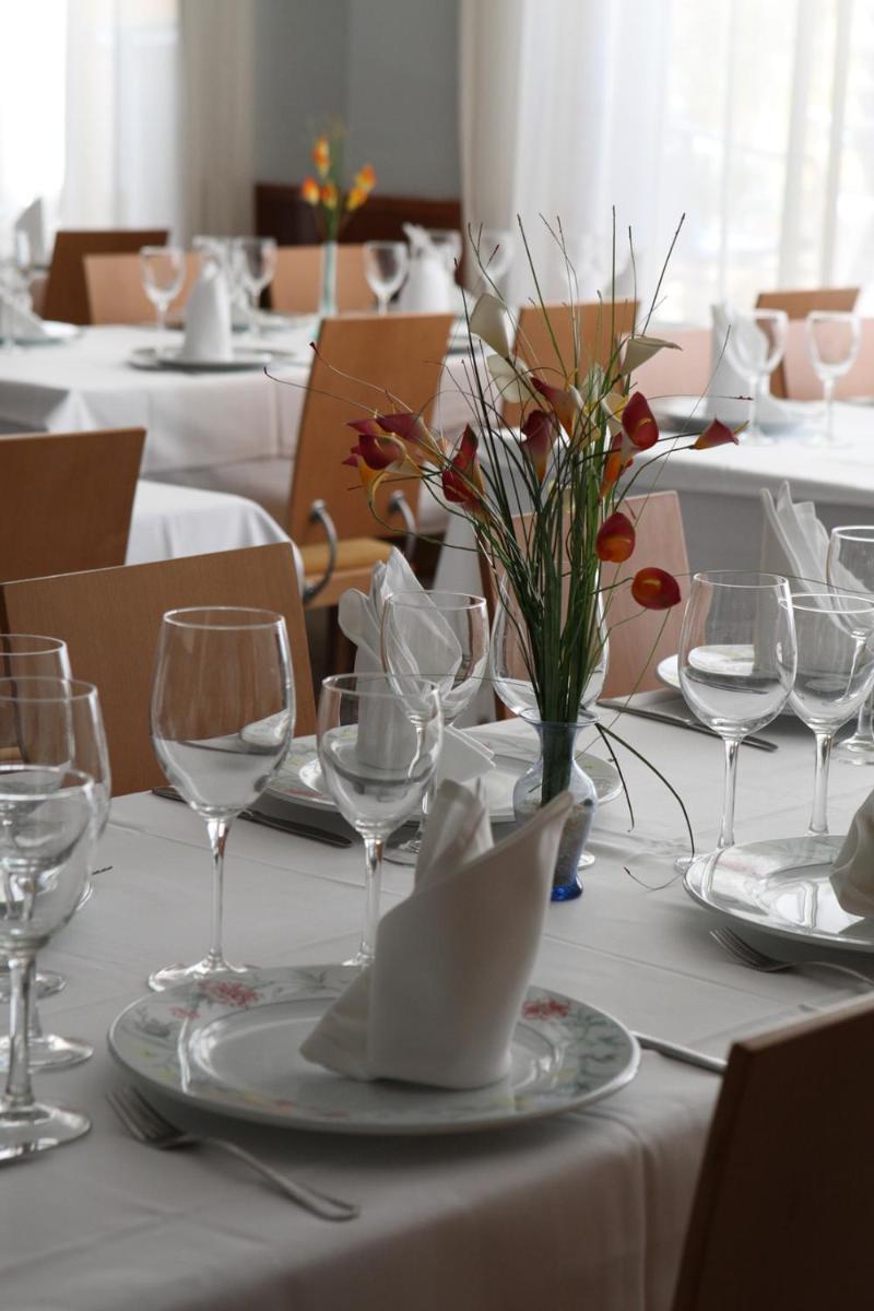 Un restaurante o sitio para comer en Hotel & Spa Real Jaca