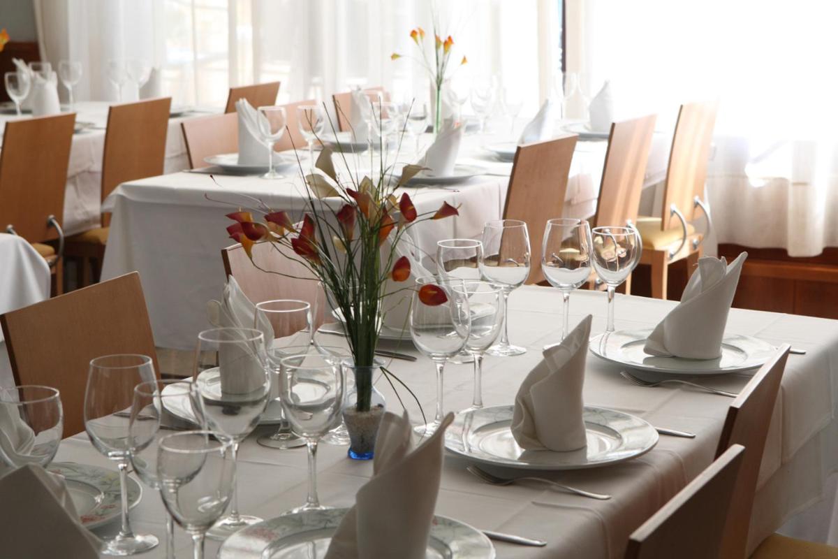 Un restaurante o sitio para comer en Hotel & Spa Real Jaca