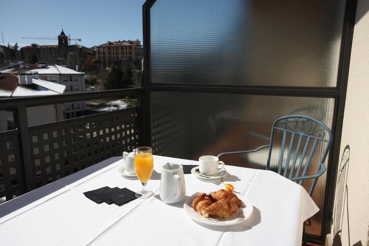 Comida en o cerca de este hotel