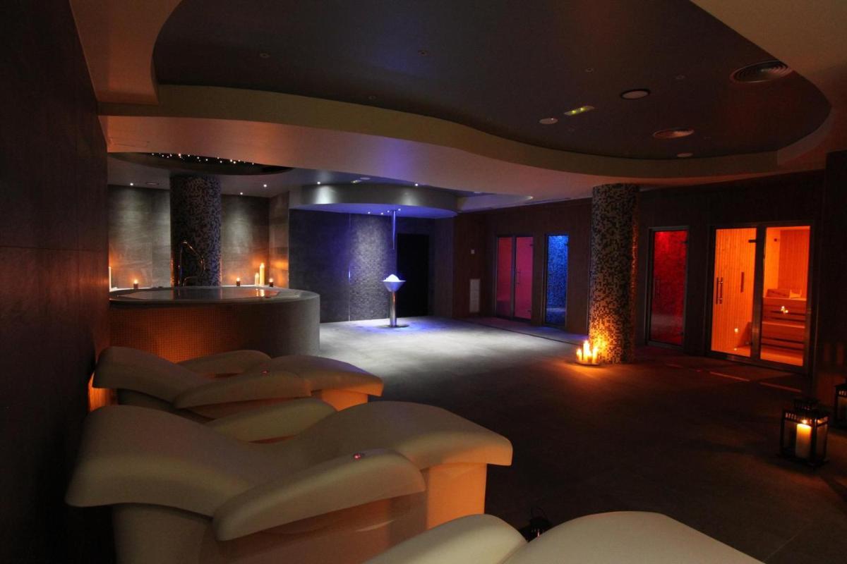 Cama o camas de una habitación en Hotel & Spa Real Jaca