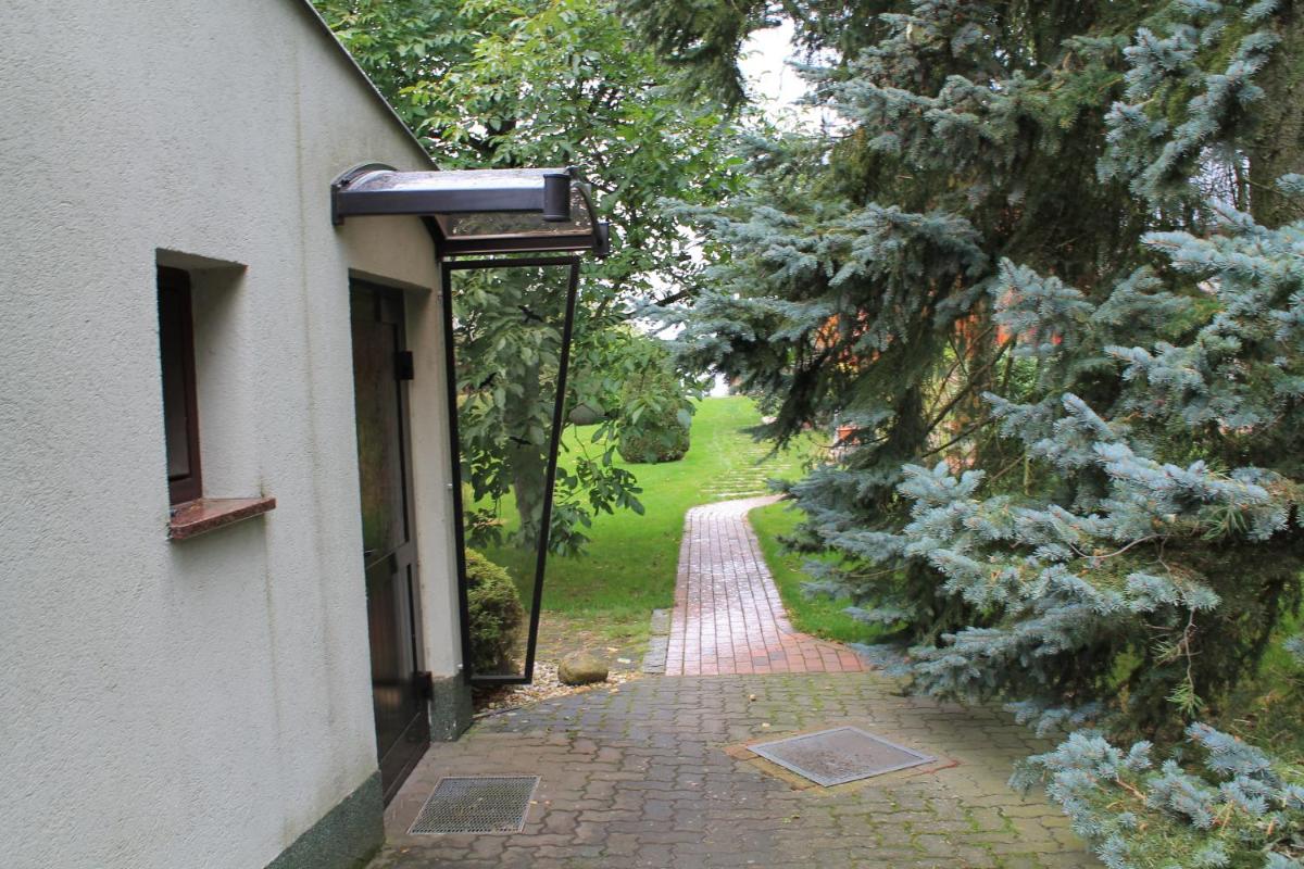Bungalow am Wassergrundstück - Housity