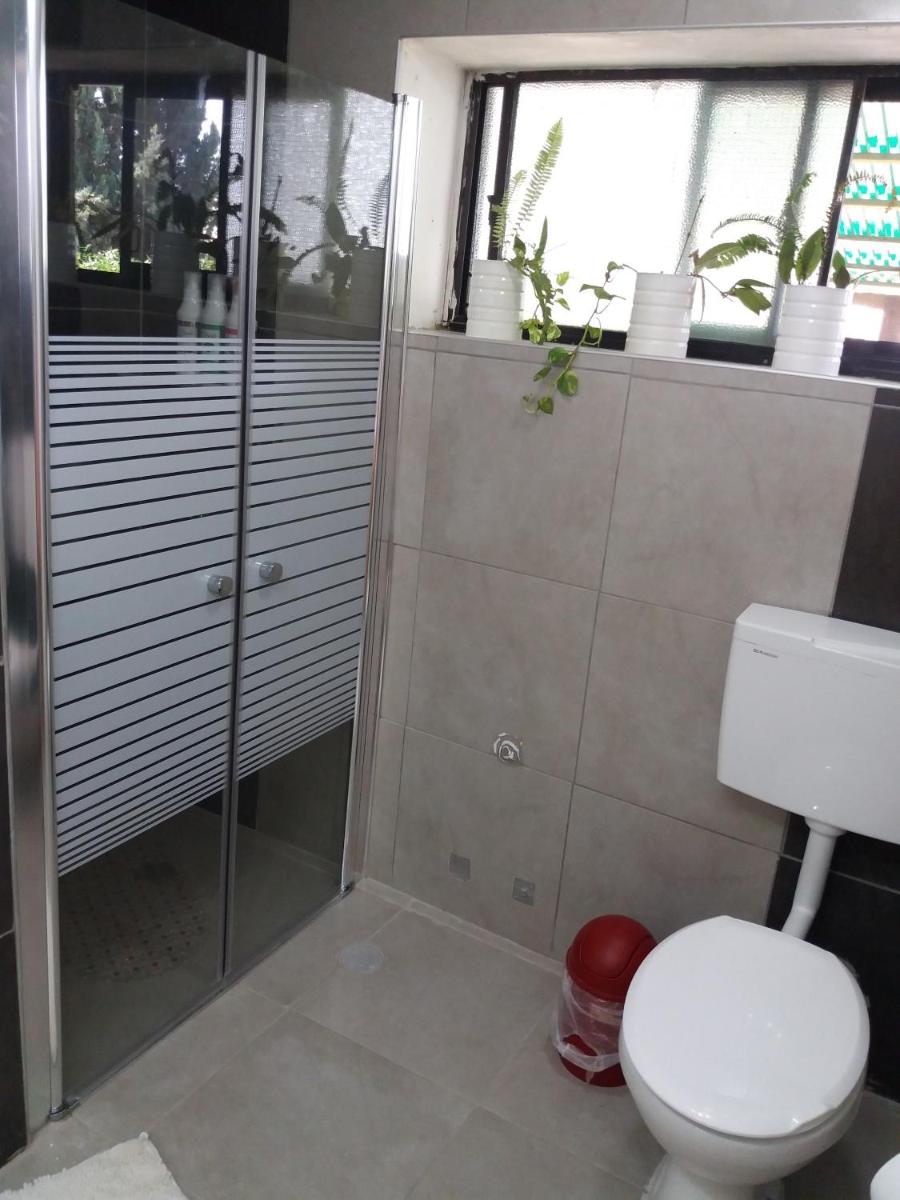 Zipi Orhan - Housity