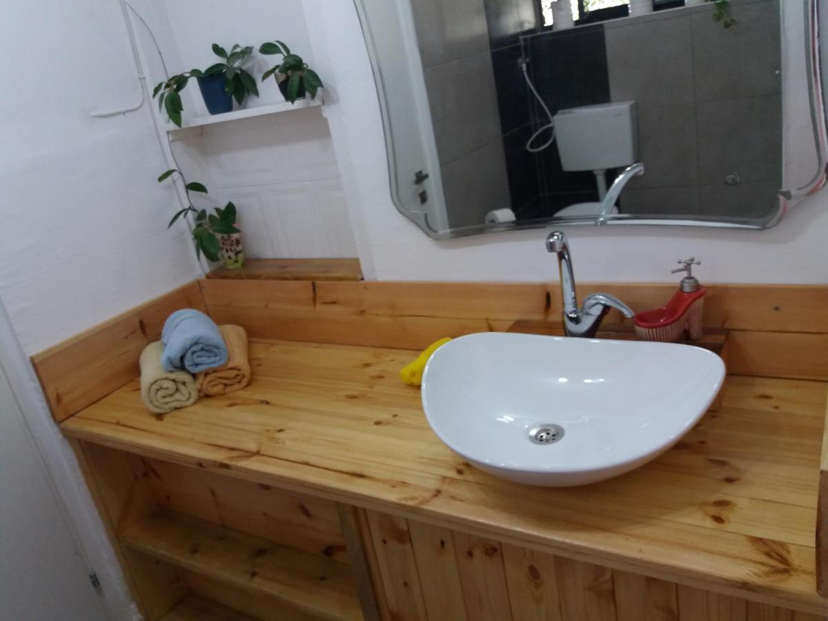 Zipi Orhan - Housity