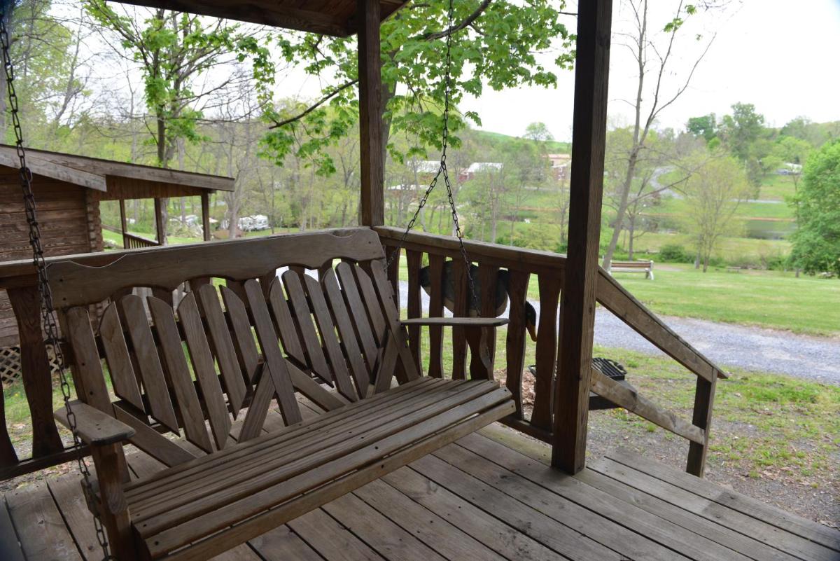 Robin Hill Camping Resort One-Bedroom Cottage 8 - Housity