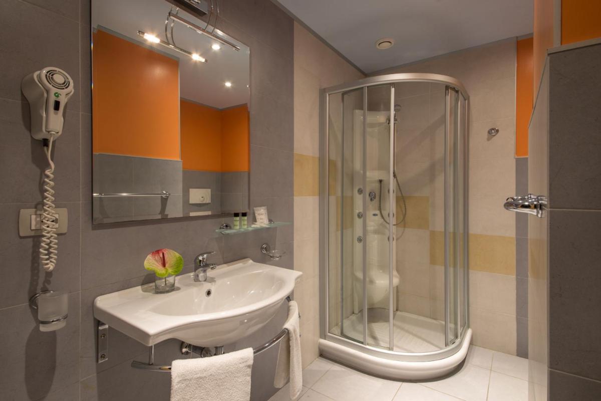 Hotel Mediterraneo - Housity