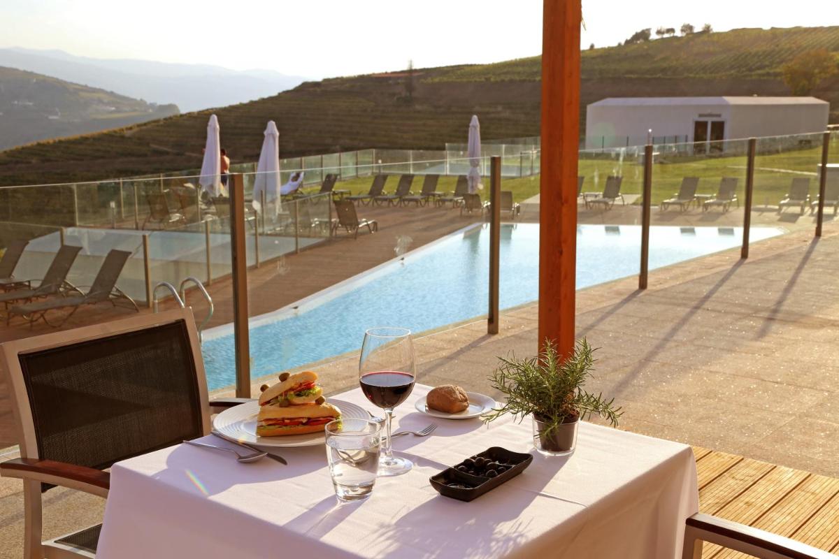 A piscina em ou perto de Douro Scala