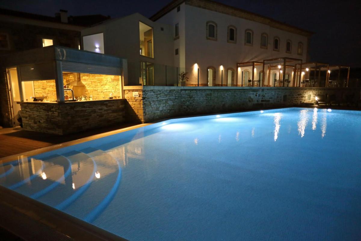 A piscina em ou perto de Douro Scala