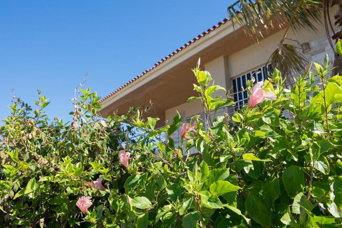 Sunset Beach House - Housity