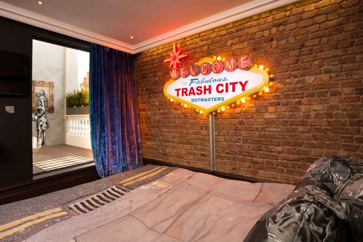The Exhibitionist Hotel - Housity