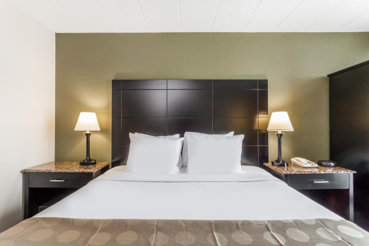 Ramada by Wyndham Newburgh/West Point - Housity