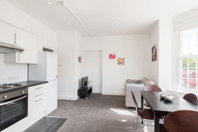 Kennington Apartment A/Apartment - Housity