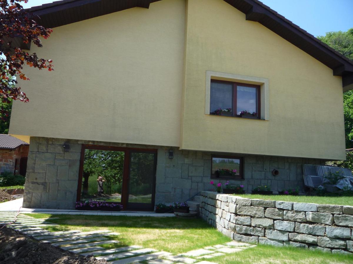 Venkovská pohoda s výhledem na Beskydy - Housity