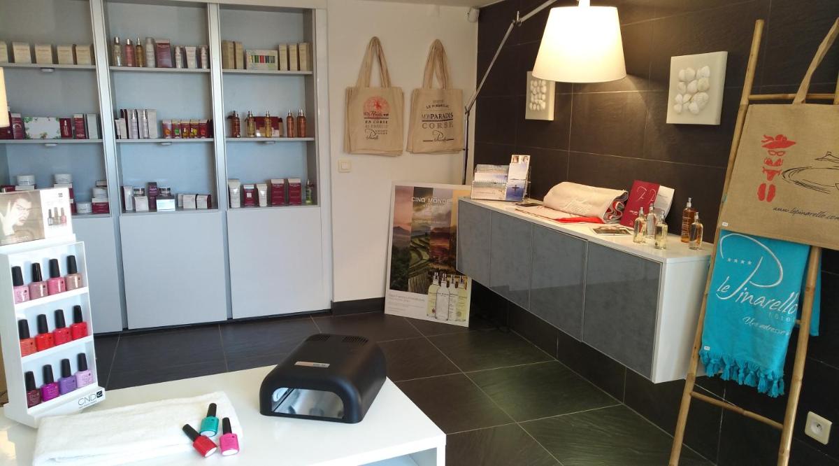 Cuisine ou kitchenette dans l'établissement Le Pinarello
