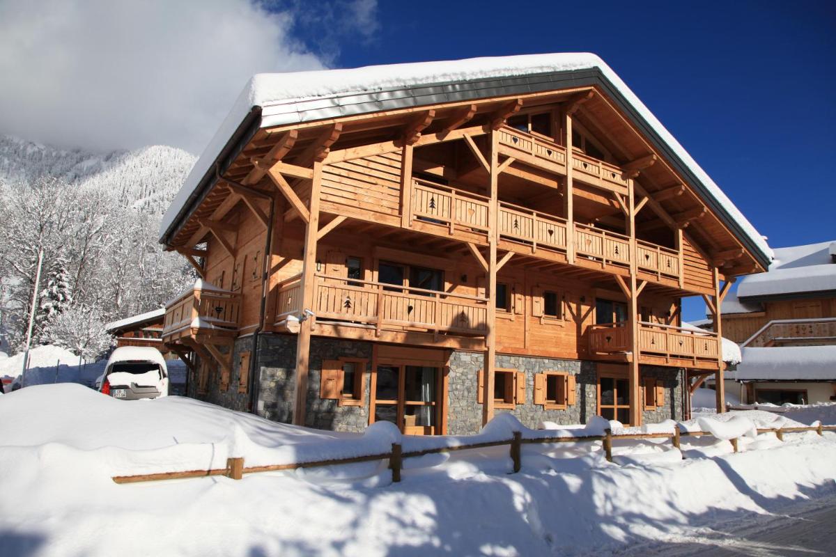 L'établissement Les Chalets de La Griyotire en hiver