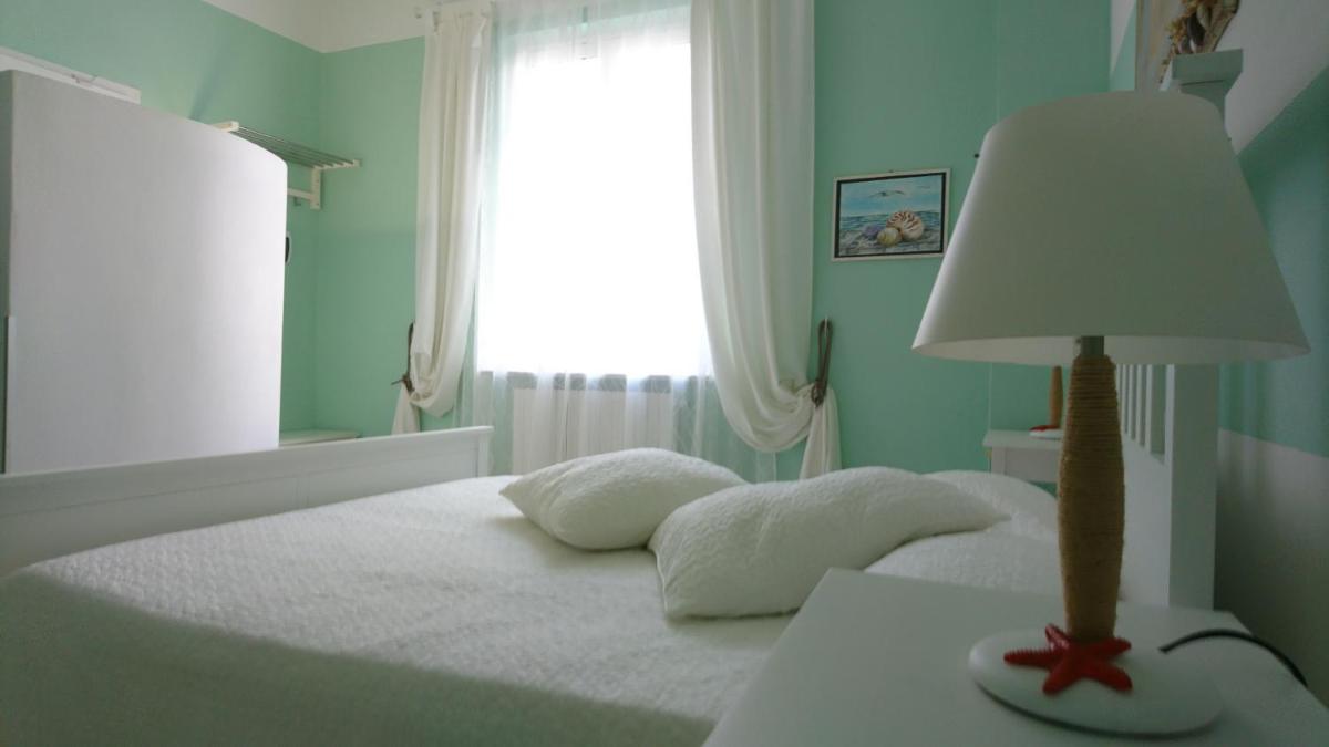 La Divina - Housity