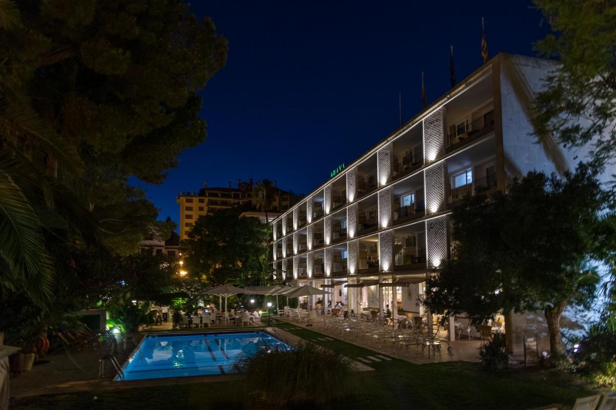 un hotel con piscina por la noche en Hotel Araxa - Adults Only, en Palma de Mallorca