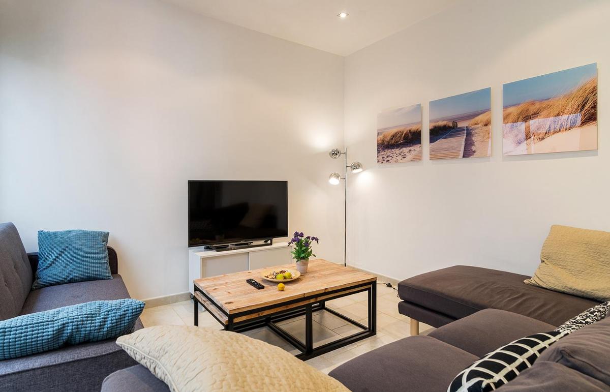 Beach Town House - Housity