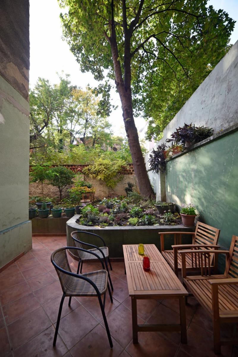 Apartment A.B.S. Secret Garden - Housity