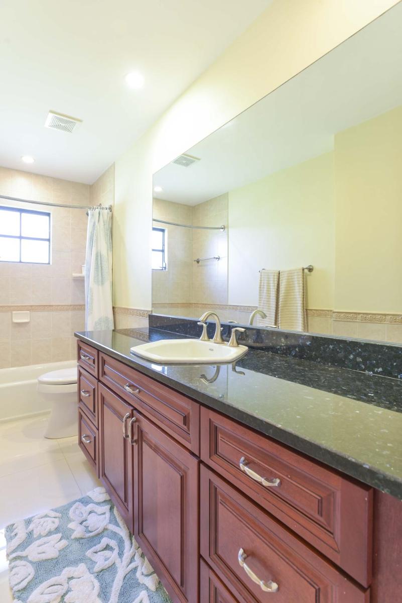 Addison Lee Cayman Villa - Housity
