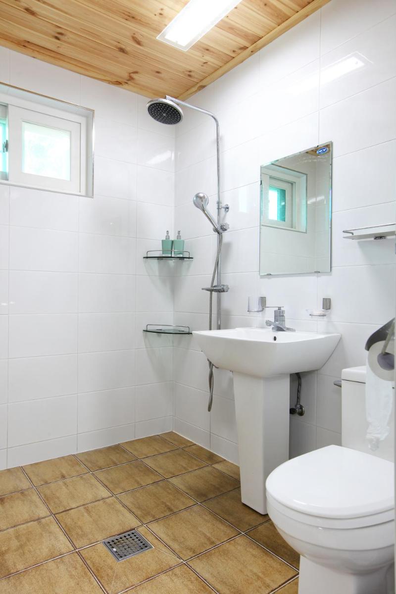 Seasidepine Pension - Housity