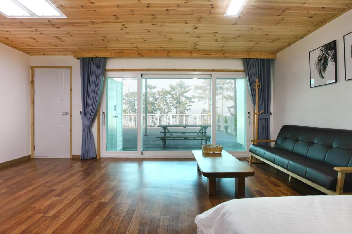 Seasidepine Pension - Housity