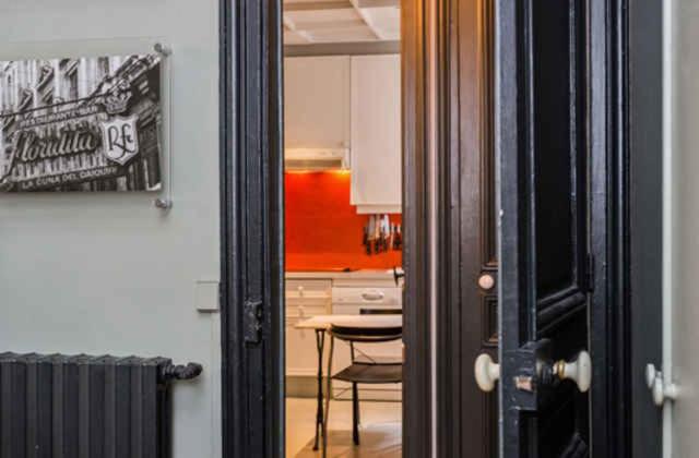 Suitetrails - Large & Bright Apartment, Central Paris, Montmartre-Opéra, Picturesque Rue des Martyrs