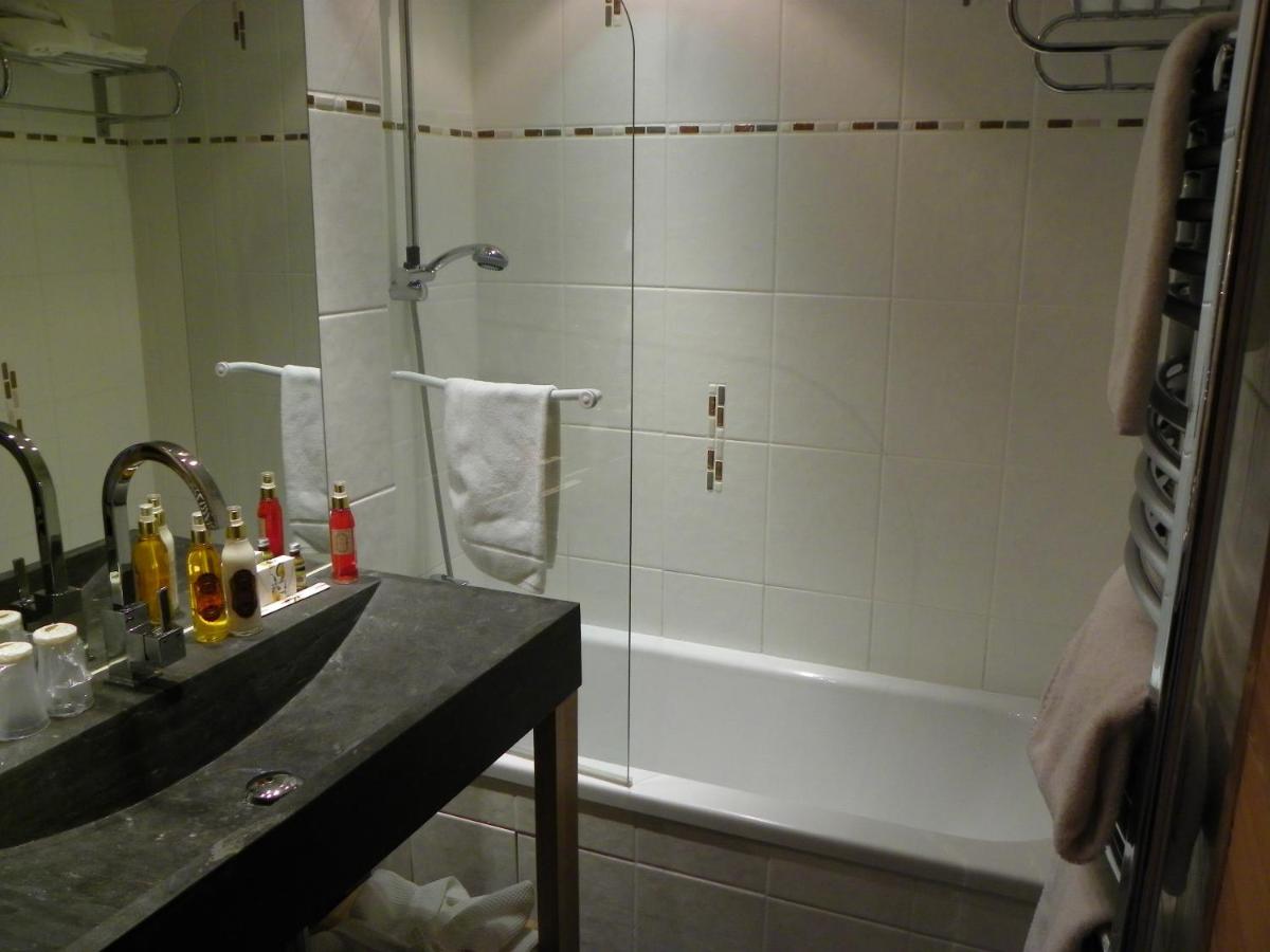 Salle de bains dans l'établissement Carlina