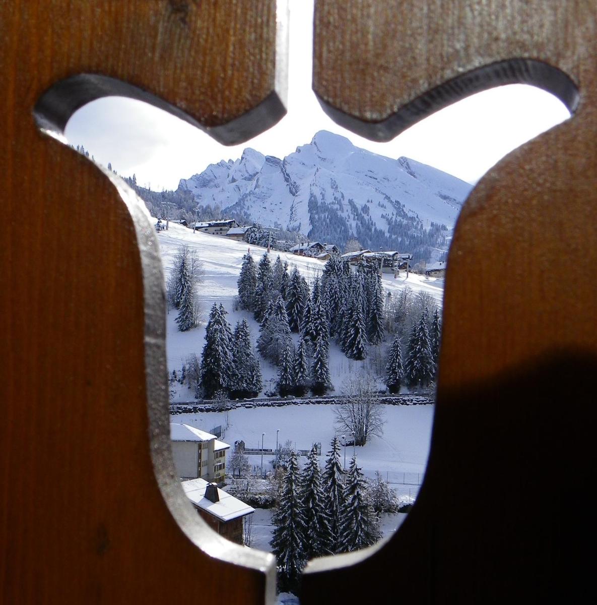 Vue générale sur la montagne ou vue sur la montagne depuis l'hôtel
