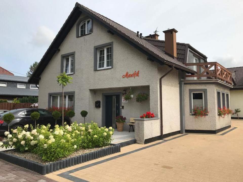Manifik Pokoje Gościnne - Housity