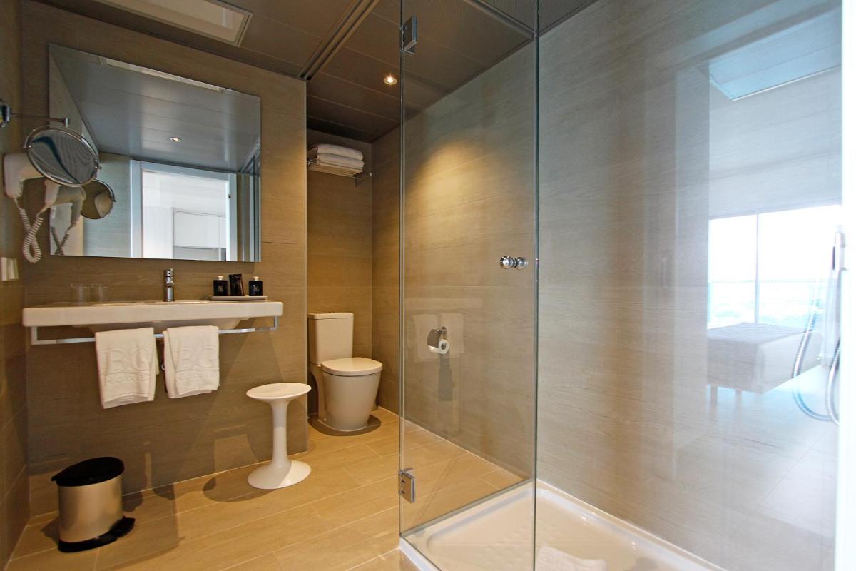 Un baño de BG Tonga Tower