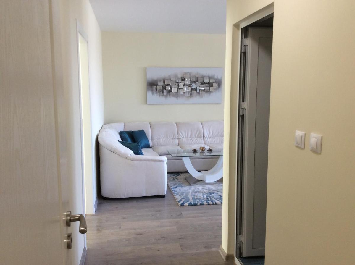 Luxurious, completely renovated apartment - Housity