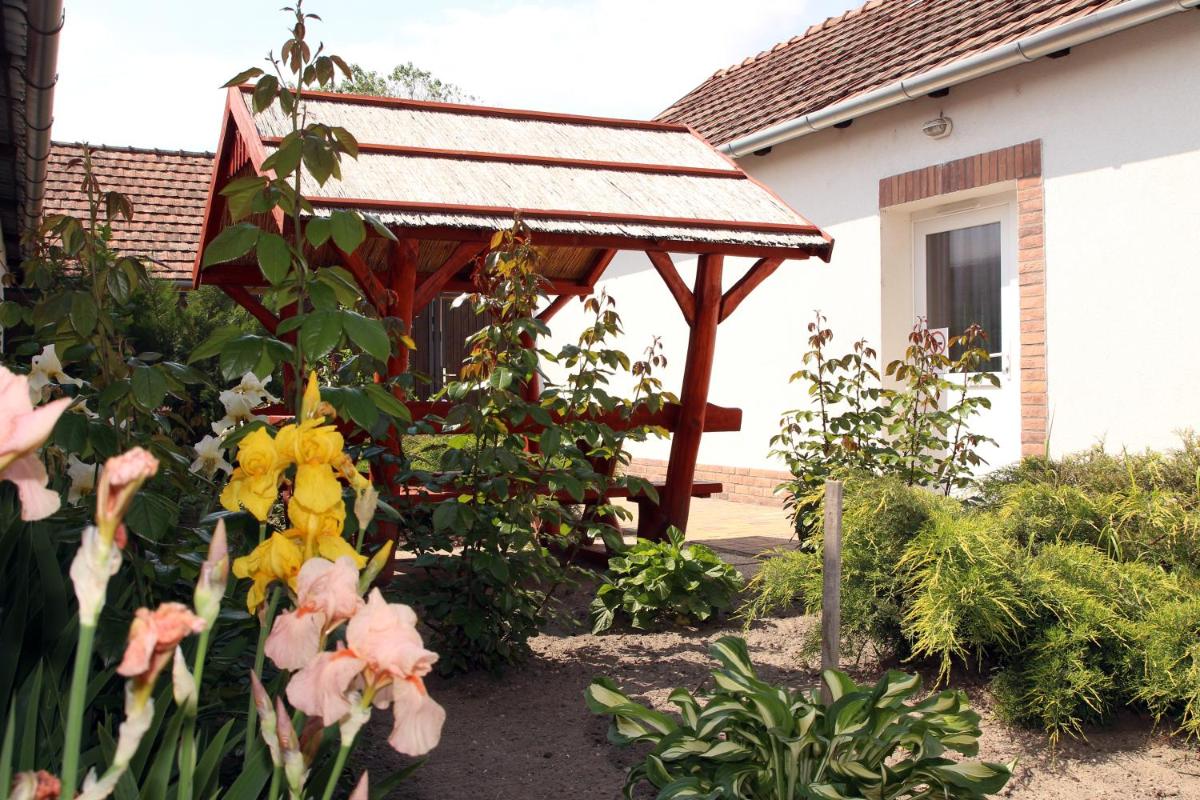 Írisz Apartmanház - Housity
