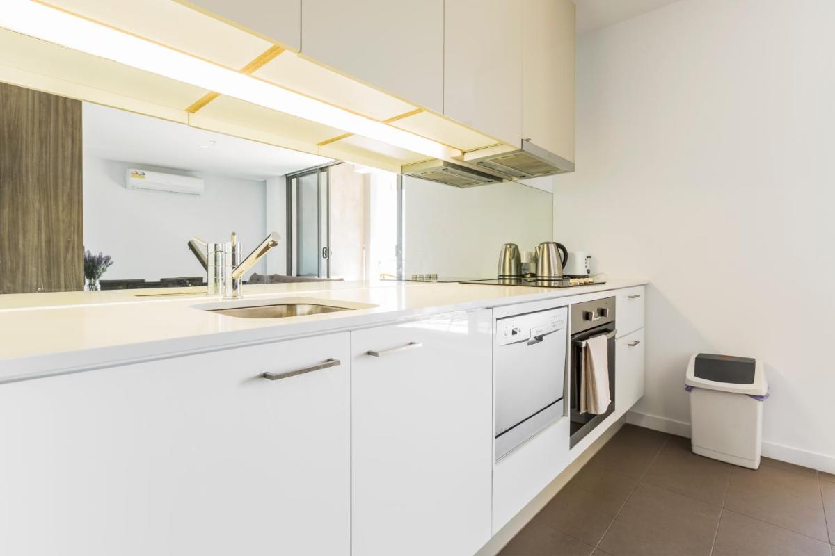 Suitetrails - UWS Madison Melbourne CBD Apartment