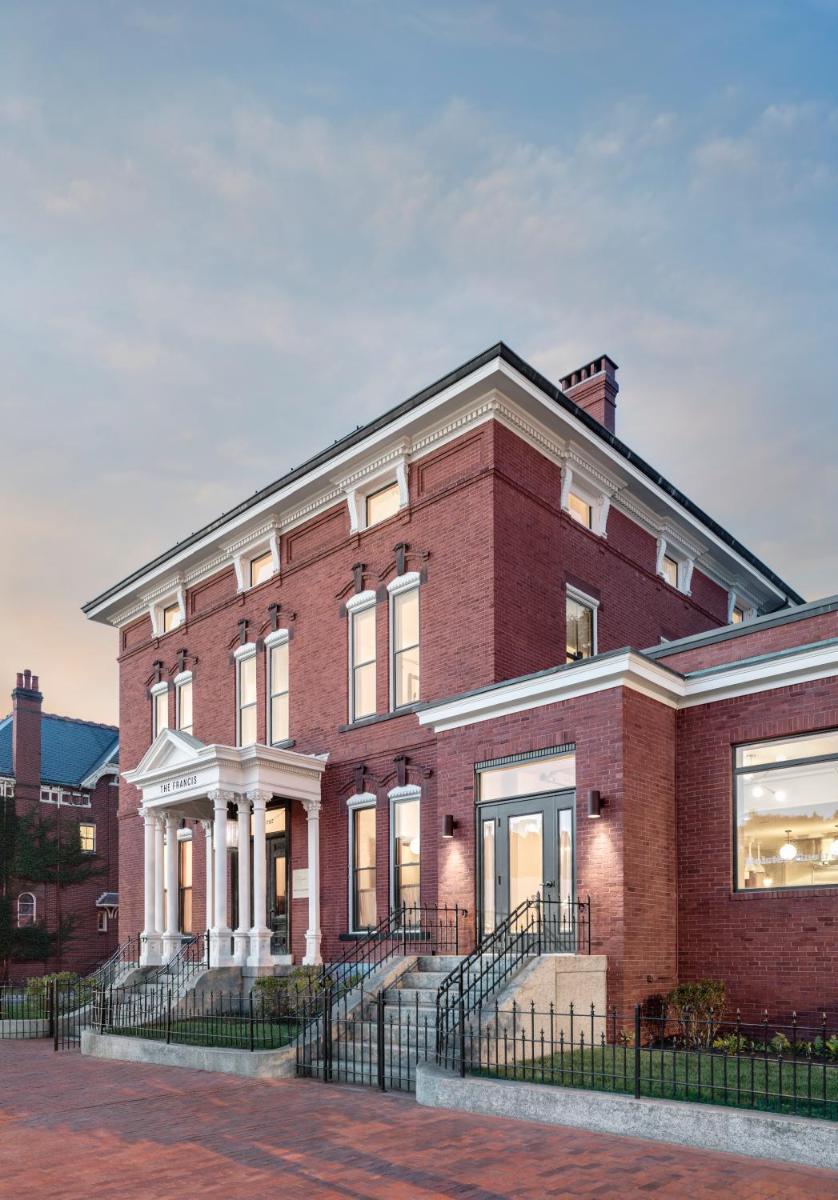 The Francis Hotel - Housity