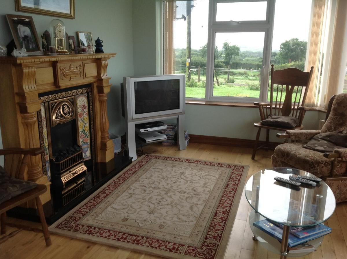 The Rock Equestrian Farm B&B - Housity