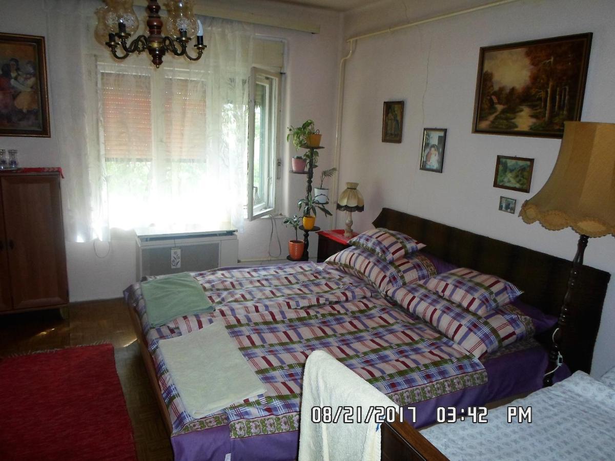 Nyolc szilvafás ház - Housity
