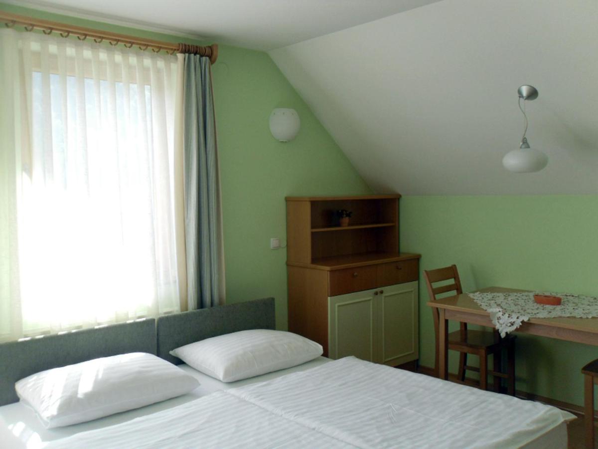 Apartmaji Hribar Pr'Ostank - Housity