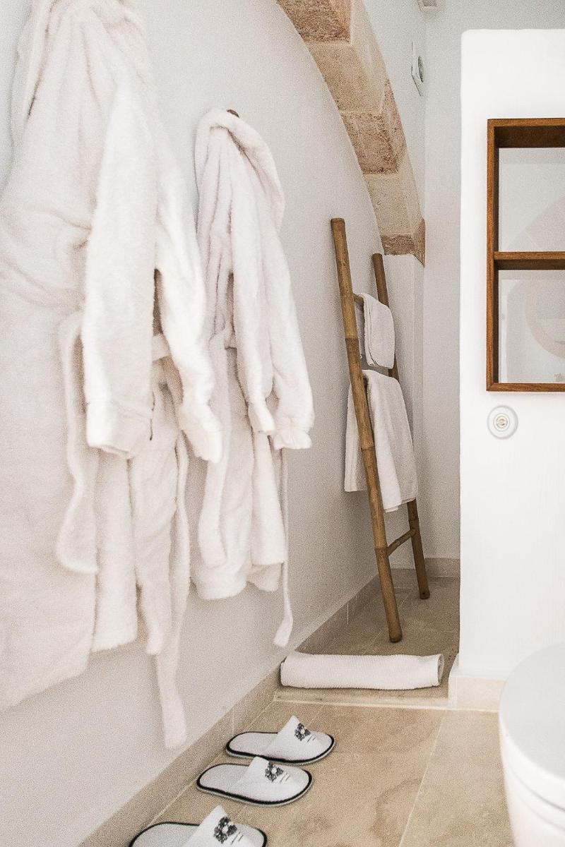 Un baño de S'Hotelet d'es Born - Suites & SPA