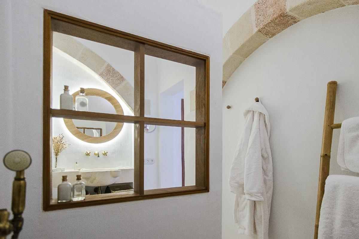 Un baño de S'Hotelet d'es Born - Suites & SPA