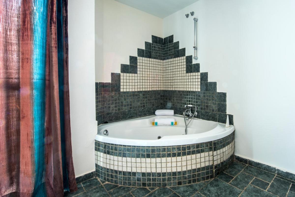 Un baño de Hotel de Naturaleza Rodalquilar & Spa Cabo de Gata