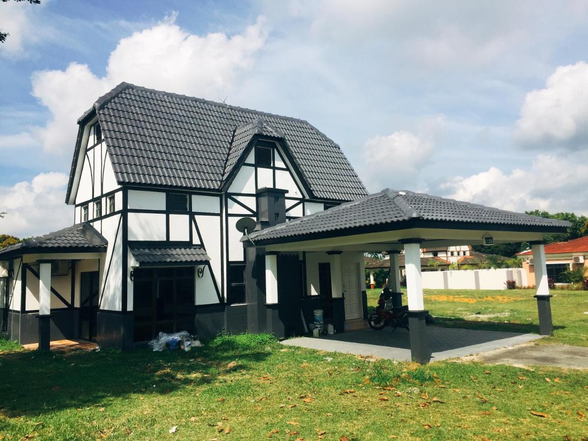 Luxury Villa @ A'F Resort - Housity