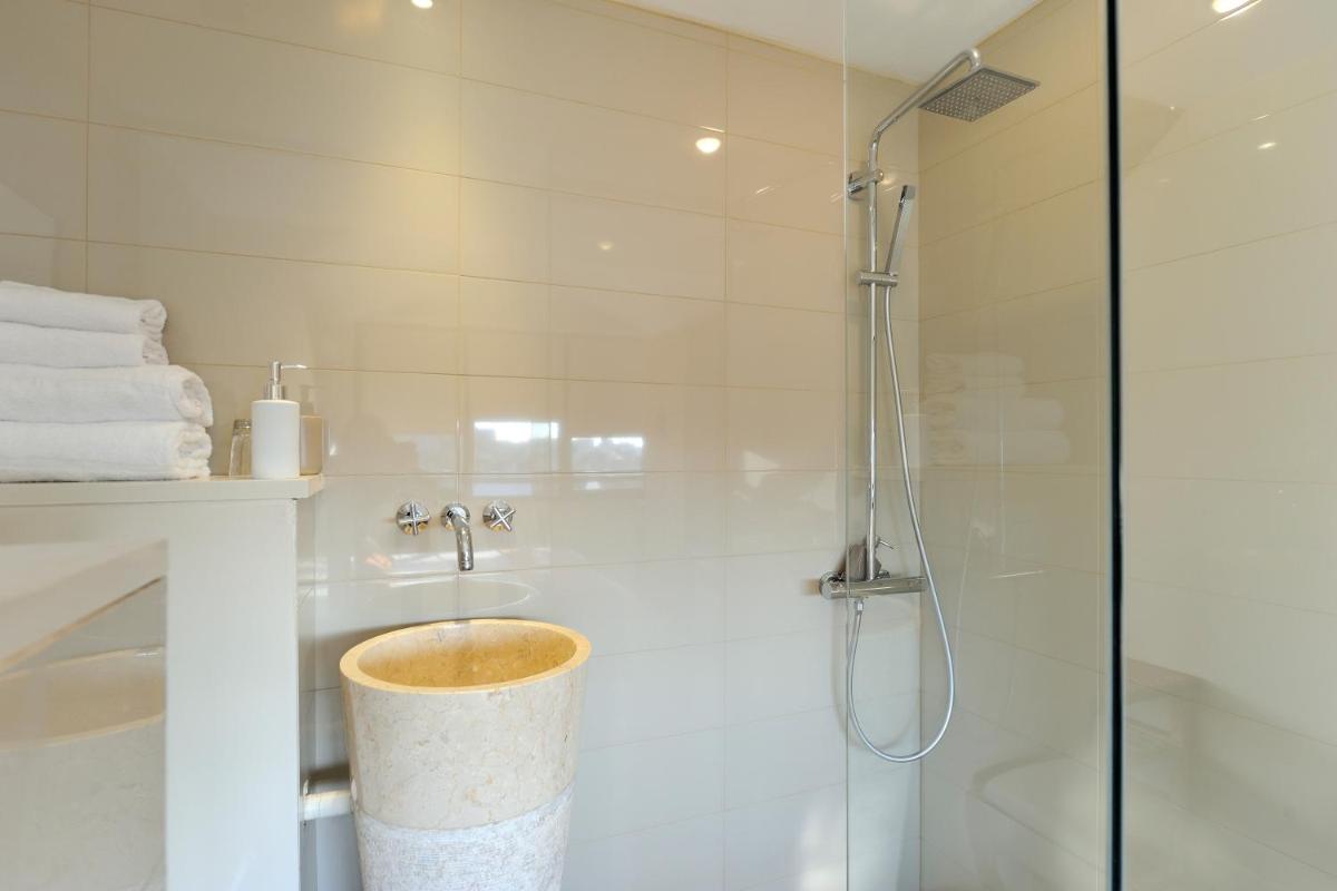 Salle de bains dans l'établissement Ty Mad