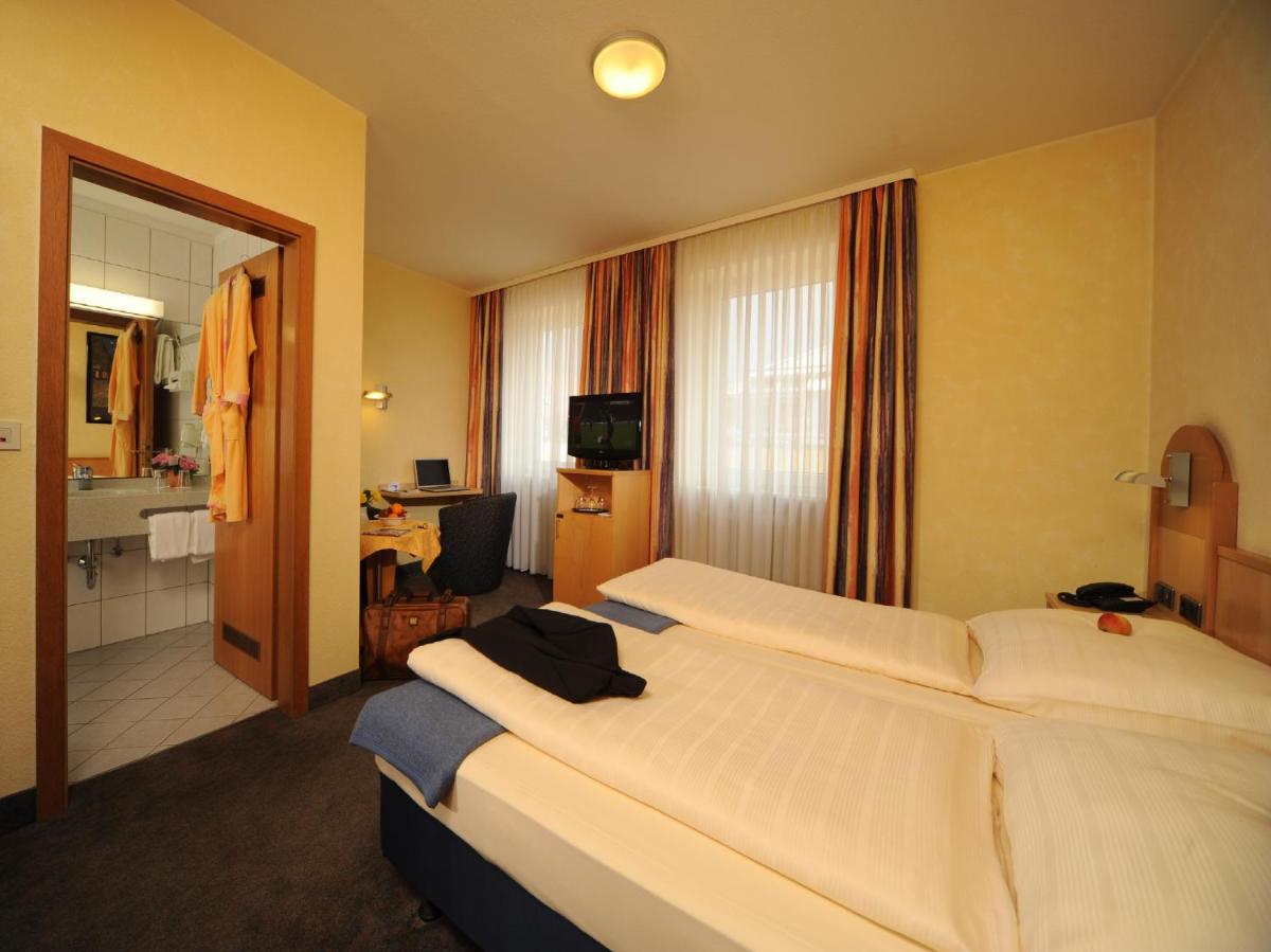 City Partner Hotel Strauss - Housity